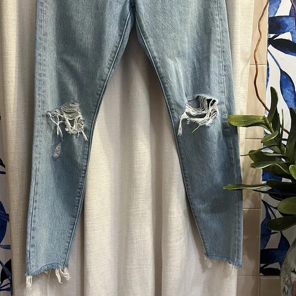 NWOT Women’s Levi’s Premium Distressed Wedgie Fit Jeans Size 24 - Picture 3 of 9